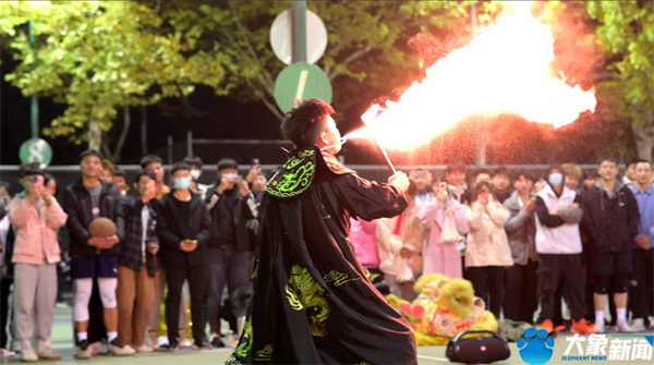 川剧变脸好不好学_自学变脸川剧可以学会吗_川剧变脸可以自学吗